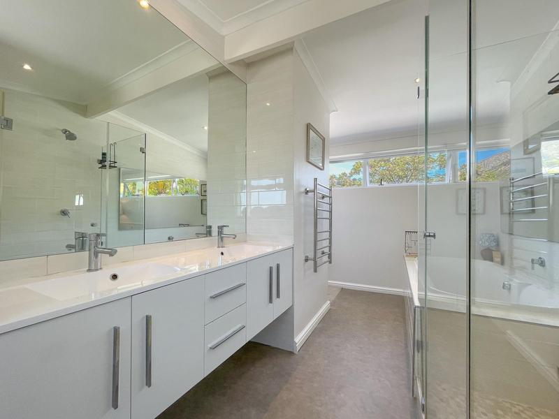 4 Bedroom Property for Sale in Sea Point Western Cape